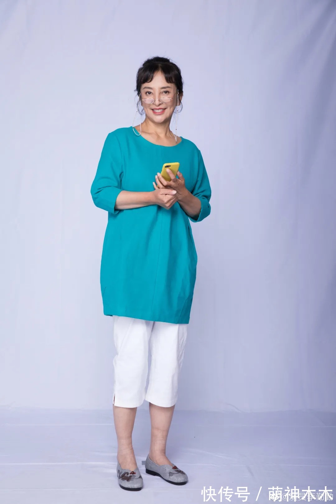 |老戏骨李勤勤现身婚宴,席上打包饭菜被笑话,直言别浪费不丢人