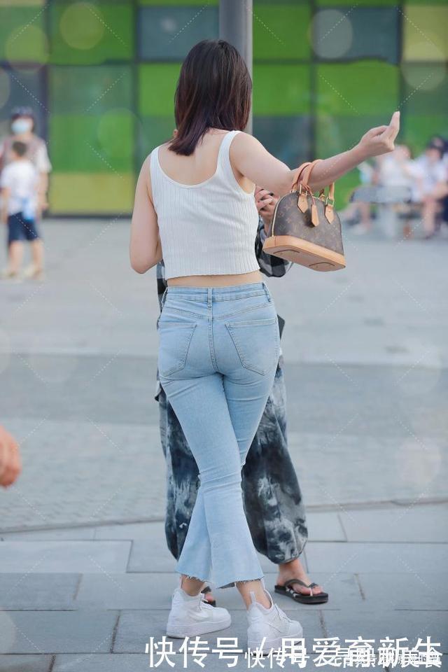 牛角|白色牛角纽扣背心,精致独特,符合自己的气质