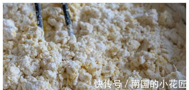 面糊|降温了，玉米别再蒸发糕了，教你一个简单做法，比面包还好吃