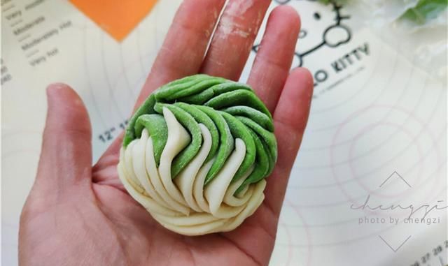 晒我做的早餐，让人眼前一亮！暄软好吃，网友：花卷也能如此惊艳