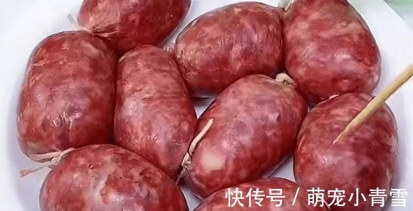 肉肠|入秋后,嘴馋别忘做这个,一烫一晒,锅中再一煎,切片摆盘就能吃