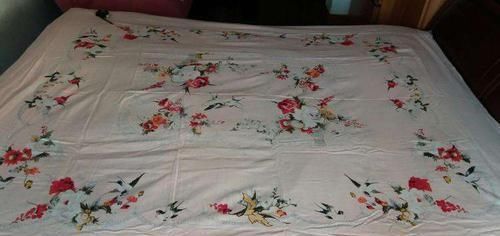 家里有这种床万万不要扔掉了,有钱人都懂要收藏着,比古董还值钱