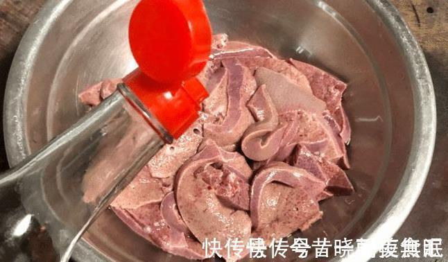 炒猪肝有技巧,不要焯水!炒前多做两步,猪肝嫩滑不腥,好吃