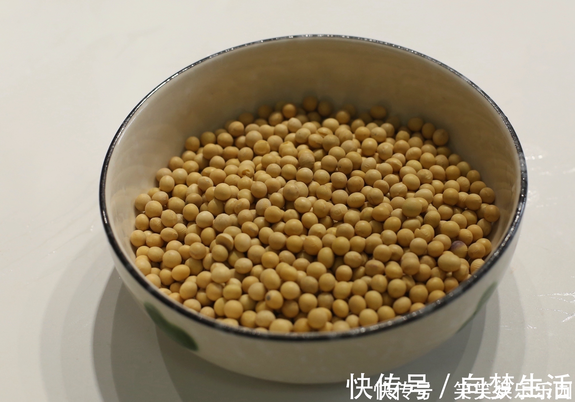 油酥|夏日下酒,又香又酥,轻轻一嚼就碎!3块钱做一盘,比花生香十倍