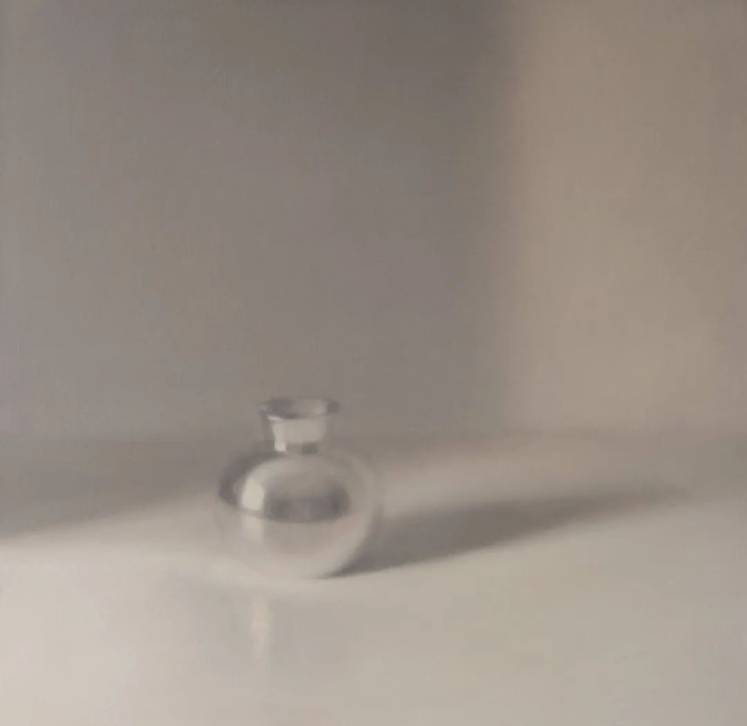 孤独感#柔和的光影和质感,她的静物画散发着一种孤独感!