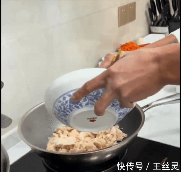 谢杏芳|林丹搂媳妇秀恩爱!谢杏芳在他怀里的样子,能看出两人现在仍恩爱