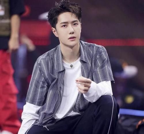 裁判评价王一博：一博总是让我印象深刻。尼尔森：一位称职的队长