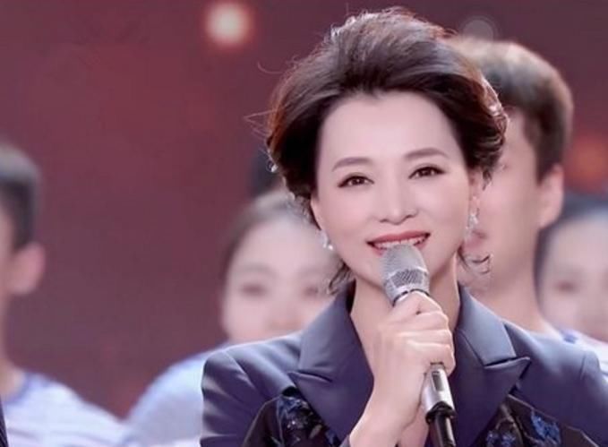 跨年晚会顶流回归!肖战王一博挑大梁,董卿康辉压轴主持实至名归