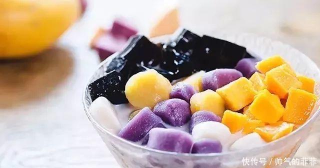 只需简单的食材就能做出好吃的芋圆来,方法简单,喜欢吃的收藏吧