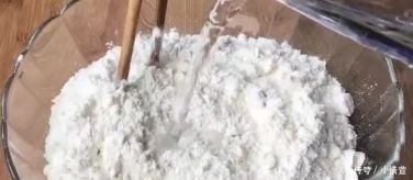 茄子|茄子别直接炒着吃了，教你一个新吃法，做法简单味道足，比肉还香