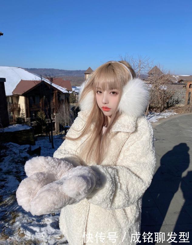 羽绒服|别总穿羽绒服,今冬最火的流行单品还是羊羔毛,时尚保暖又百搭