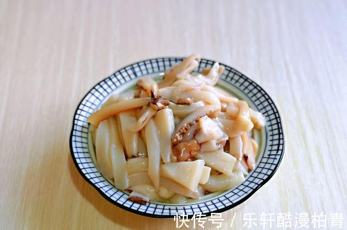 降血脂|杏鲍菇这样做，大人孩子都爱吃，加入鱿鱼一起炒，味道更加鲜美