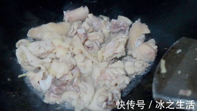 生蚝|这个海鲜被称为“海中牛奶”,女性多吃气色好,碰到它记得多买点