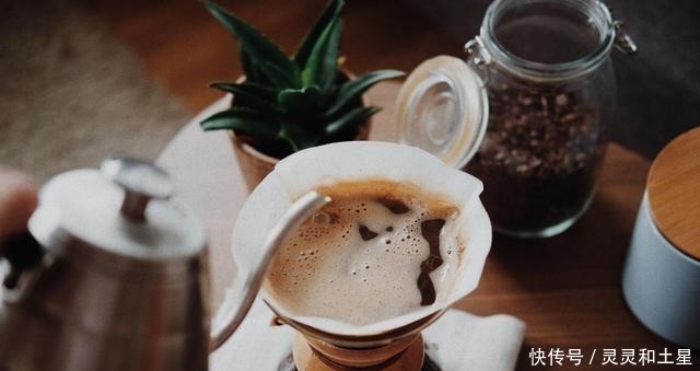 喝咖啡|如果你想喝咖啡,你必须在杯子里加点甜味