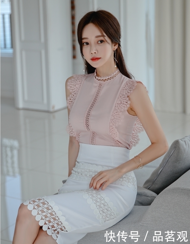 浅粉波纹无袖雪纺衫搭配花纹相间包臀裙,展现孙允珠清凉气质