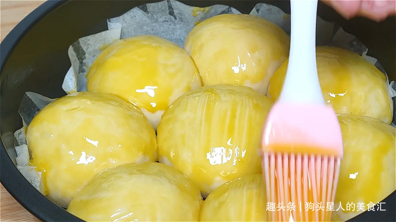 电饭煲|1碗面粉2个鸡蛋,教你在家做面包,不用烤不用电饭煲,拉丝又松软