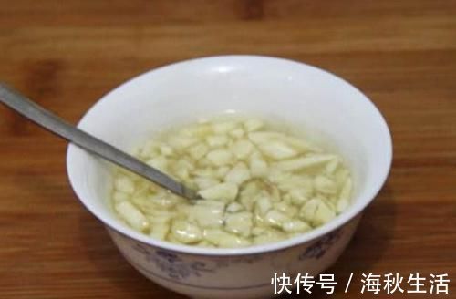 泡水|女性不想妇科炎症，坚持用它泡水喝，活血调经，子宫更干净