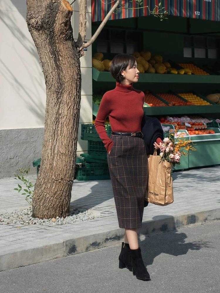 时髦|不管穿大衣还是针织衫,下半身尽量搭“格纹裙”,复古时髦还显瘦