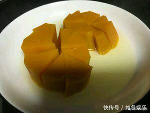 教你怎么做「夹心南瓜饼」超级好吃的,过年可以做来当点心送礼