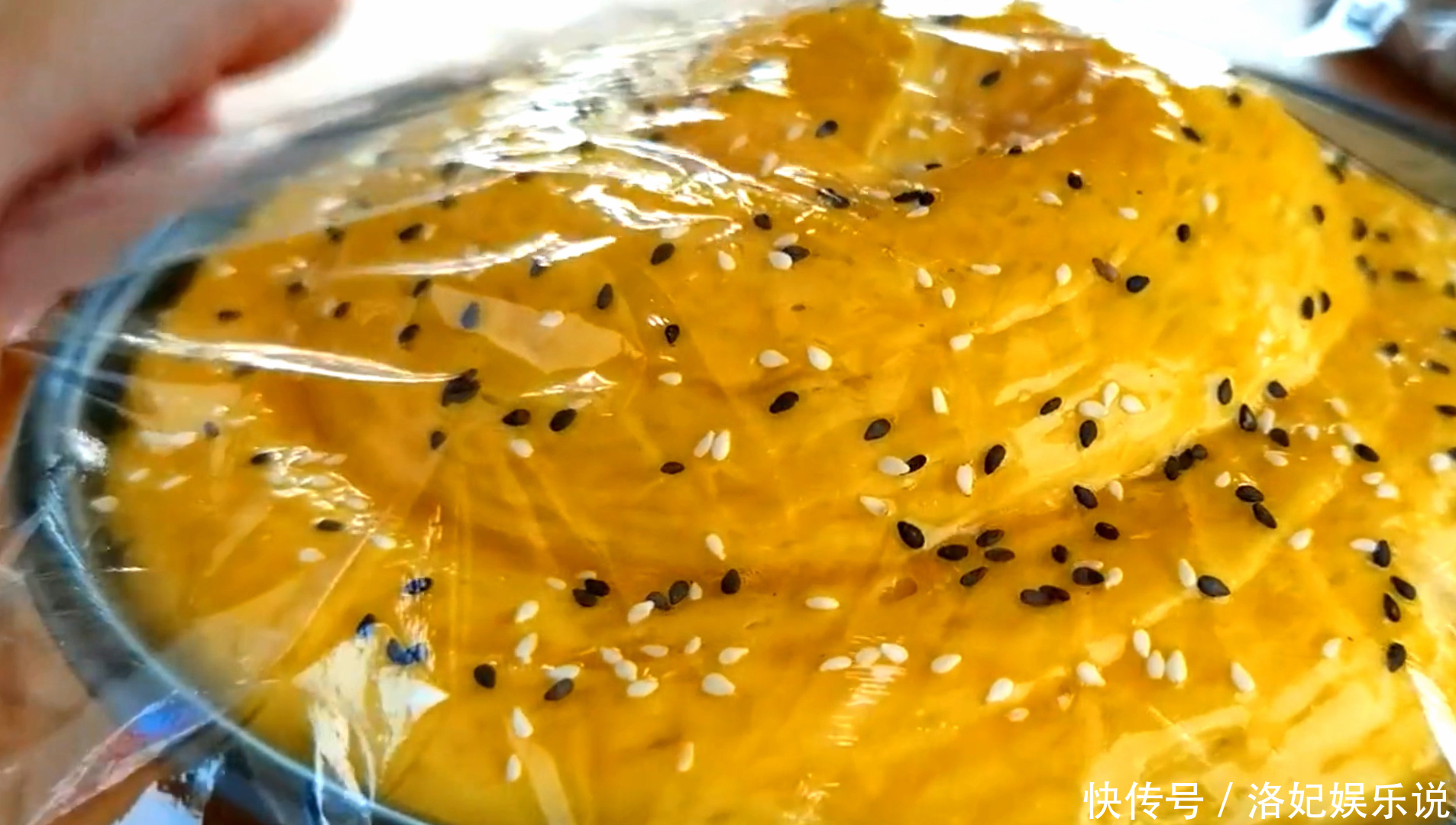 面粉|面粉别烙饼了,教你懒人做法,比馒头简单,比面包好吃,太香了!