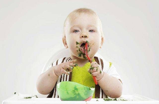 危险物品|妈妈不注意, 宝宝竟然偷吃这个东西, 差点出事