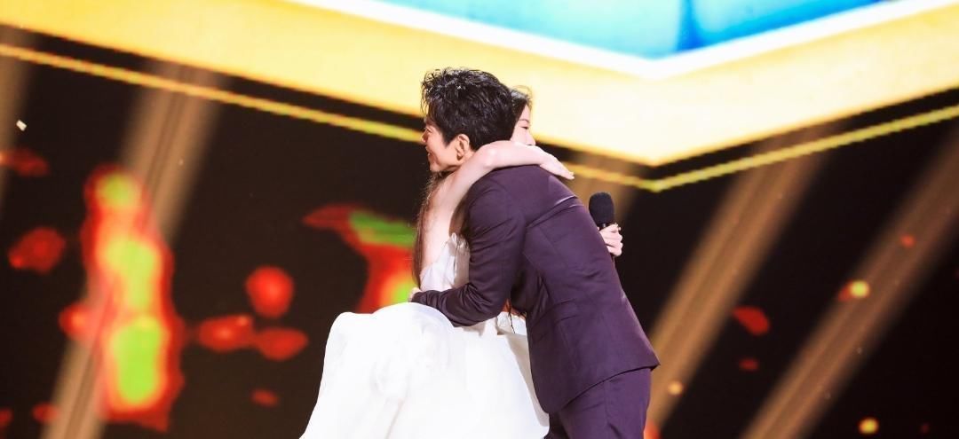 李健 她是好声音年度总冠军,年仅18岁的她,不听导师言毅然出道了