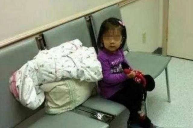 生活环境|二胎妈妈半夜生娃,5岁女儿独自守在产房外,护士询问后潸然泪下