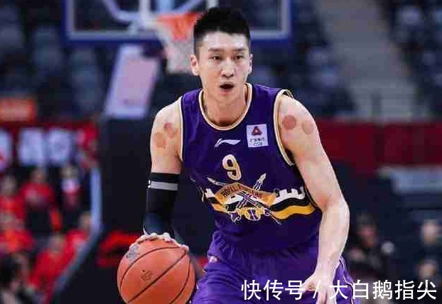 cb工作人员对他例行检查，着急回国的他还称：你知道我是谁吗？