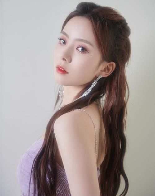 硬糖少女最新热度排名：陈卓璇张艺凡人气超高，希林娜依高凭实力圈粉