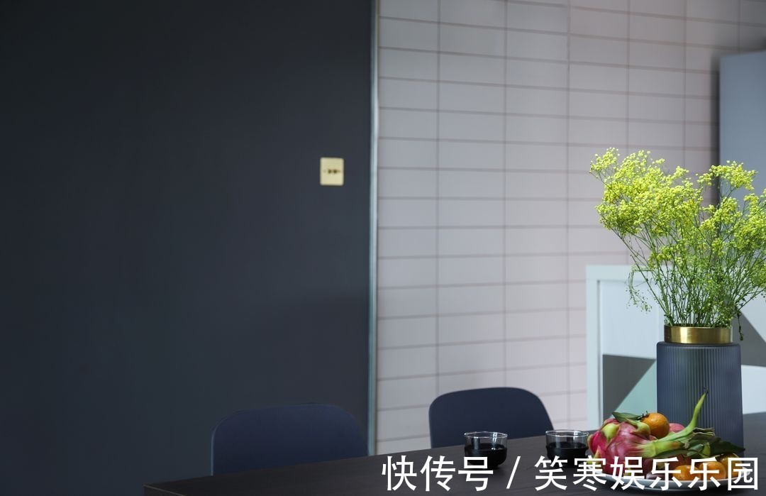 装修|窗台空间就浪费了?看看这位女士的家,窗台不仅是沙发还能储物
