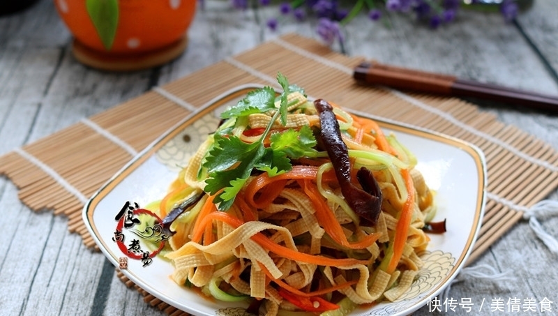 这几样食材搭配,简单又营养,焯一焯拌一拌即可,清理肠道垃圾