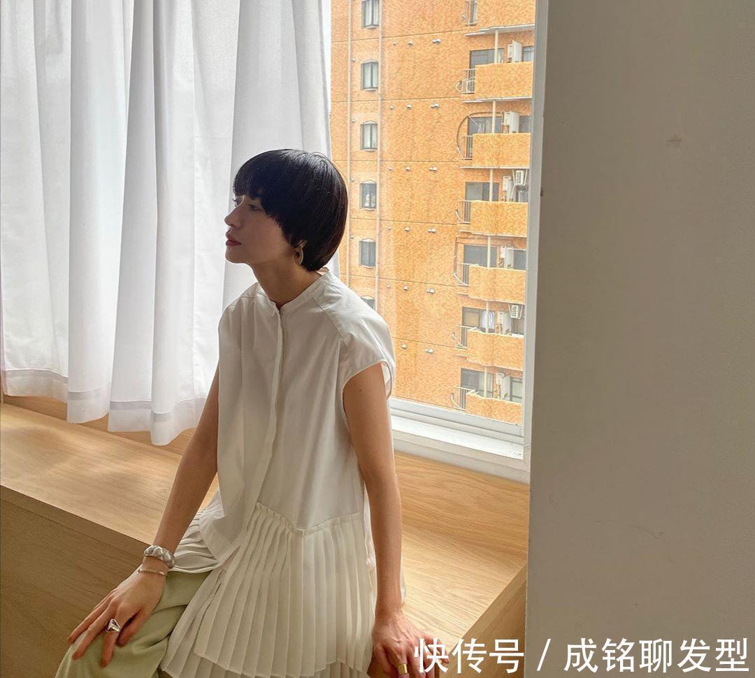 包臀裙|越简单、越时尚!夏日爆火的“简约风”造型,经典大气又不挑人