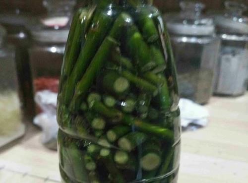 柳树枝用水泡多久能浇花生根？君子兰几月换盆好？