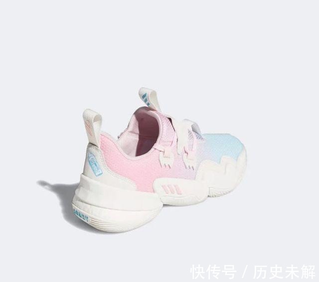 鞋款 阿迪签名鞋首发“棉花糖”配色,耐克阿迪也开始抄袭国产品牌了!