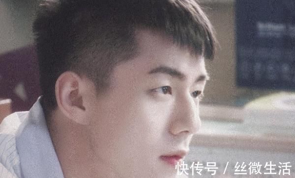 新嘉賓來頭好大,出場就讓金晨笑得合不攏嘴,網友:比鄧倫帥多了