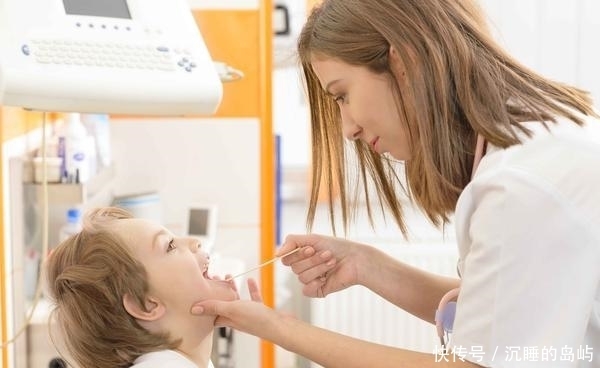 家长要留心观察，孩子牙齿有4种现象，要及早治疗，别忽视