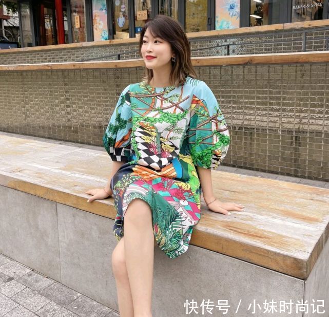 时尚博主|35岁后的女子穿什么才好看?优雅浪漫的穿搭就很精致,魅力四射