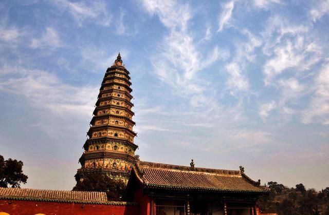 地震|国内现存最完整的一座琉璃塔,因为一场八级地震,一下火了