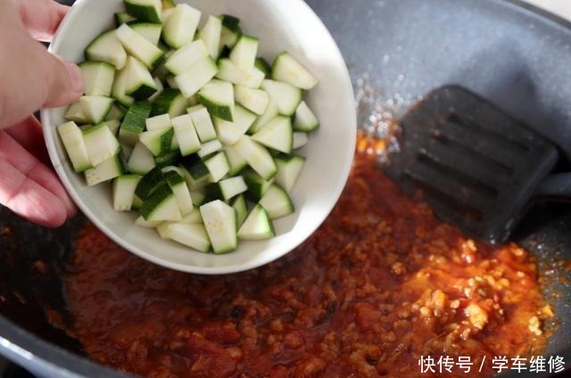 教你做正宗的番茄酱意大利面,掌握这几点,再不去西餐厅花冤枉钱