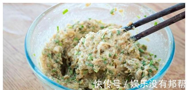 柠檬汁|紫甘蓝居然可以这样吃，不用炒不凉拌，营养又美味，孩子点名要吃