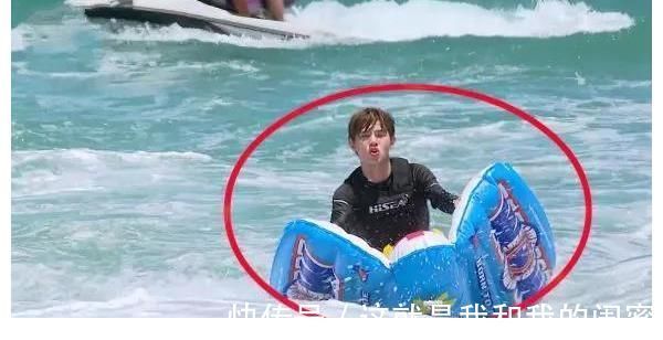 艾倫|黃明昊鄧倫沖浪,中途雙雙落水,看素顏:終于知道演員臉的高級