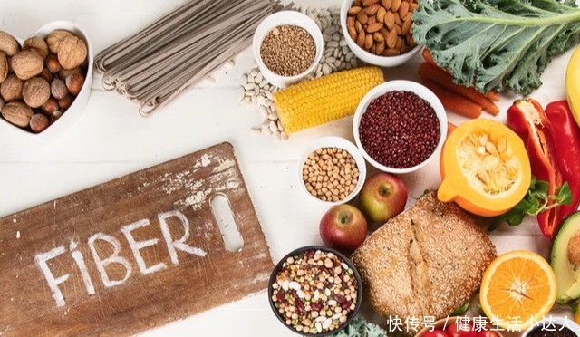 结石|为了减肥,不吃早餐,21岁女孩胆囊里挤满结石,只能手术摘除