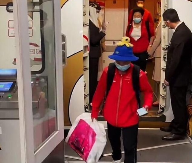 丰盛！全红婵回国后接受隔离，酒店伙食被曝光，各种肉类应有尽有