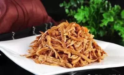 厨房下脚料的合理利用，成本超省口味也相当有特色，深受食客喜欢