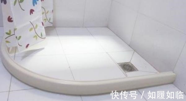 地漏|卫生间淋浴区不要装挡水条了,头次见还有人这样设计,后悔装早了