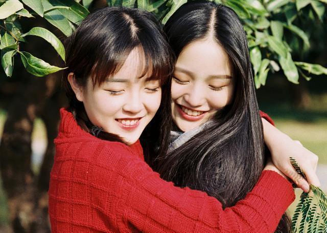 娜娜|宝妈发现女儿越来越像“闺蜜”,亲子鉴定结果出来后,全家人懵了