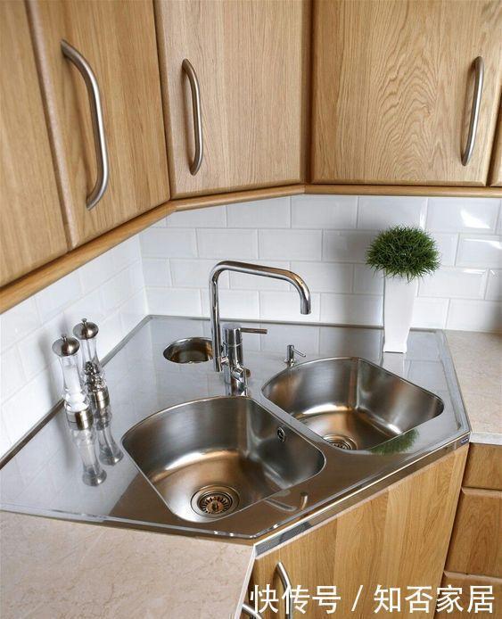 厨房灶台水槽放拐角鸡肋空间巧利用 台面多出放菜区 真棒 360房产网