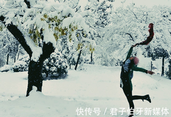 伪证#【诗歌】今夜的雪,温暖成红唇的颂词