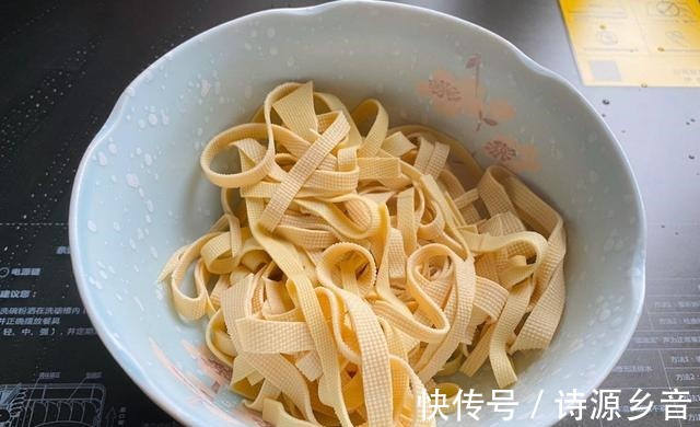 家庭版|家庭版水煮肉片麻辣鲜香,色泽鲜艳,搭配米饭,好吃到停不下来!
