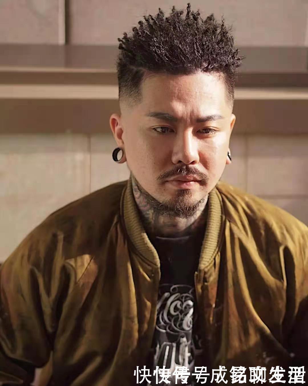 脏辫|锡纸烫已经“失宠”,羊毛卷、黑人烫、狼尾式火了,炸街发型上线